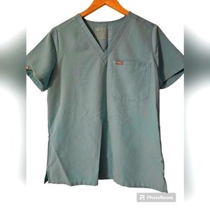 Figs scrub top
